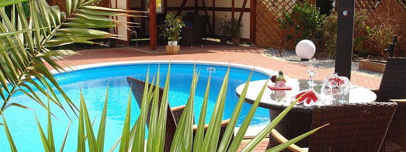 Wellnessbereich und Poolanlage im Landhotel Th&uuml;rmchen